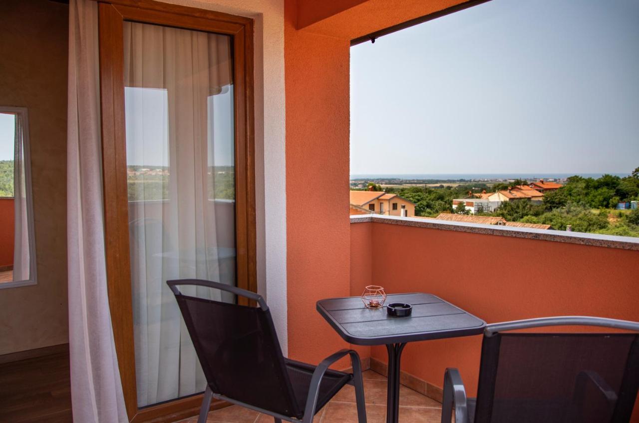 Hotel Natura Vilanija Buitenkant foto
