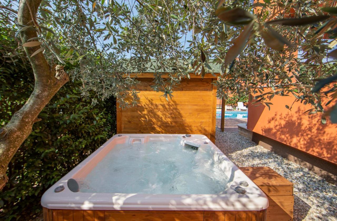 Hotel Natura Vilanija Buitenkant foto
