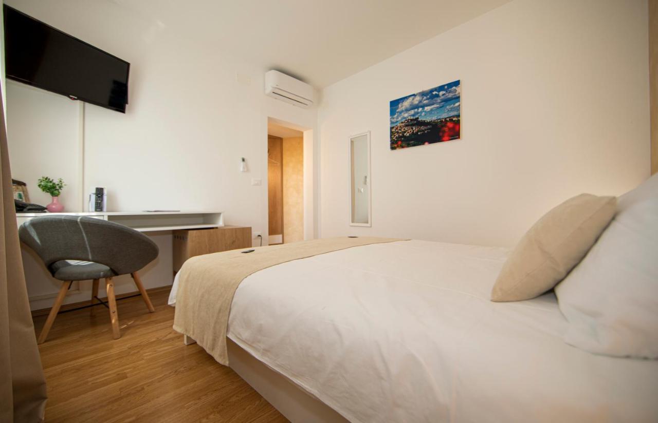 Hotel Natura Vilanija Buitenkant foto