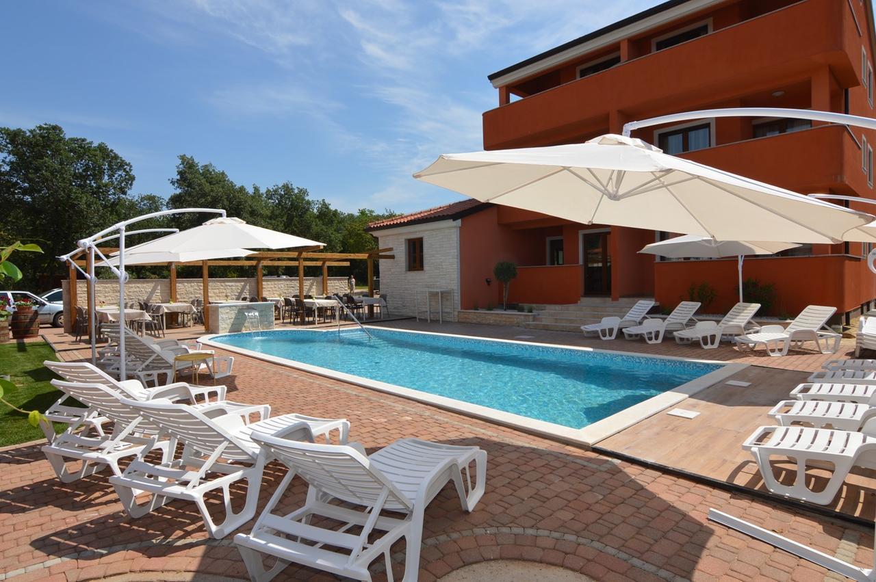 Hotel Natura Vilanija Buitenkant foto