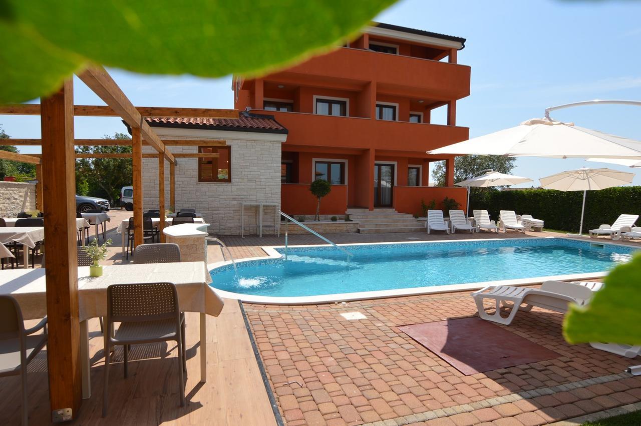 Hotel Natura Vilanija Buitenkant foto