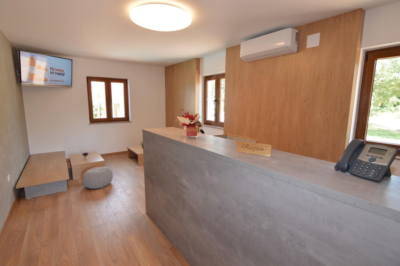 Hotel Natura Vilanija Buitenkant foto