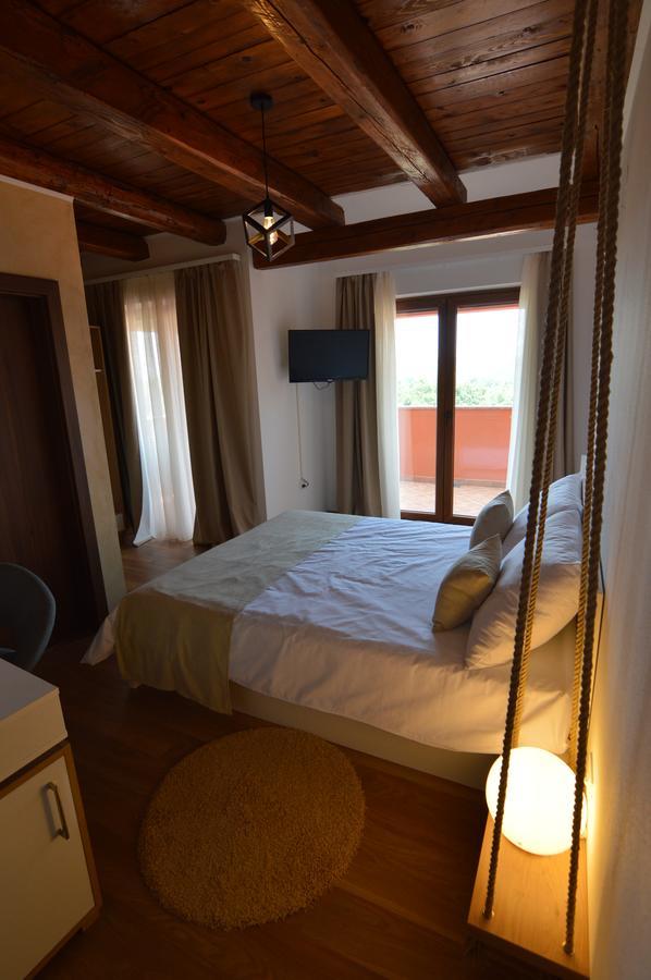 Hotel Natura Vilanija Buitenkant foto