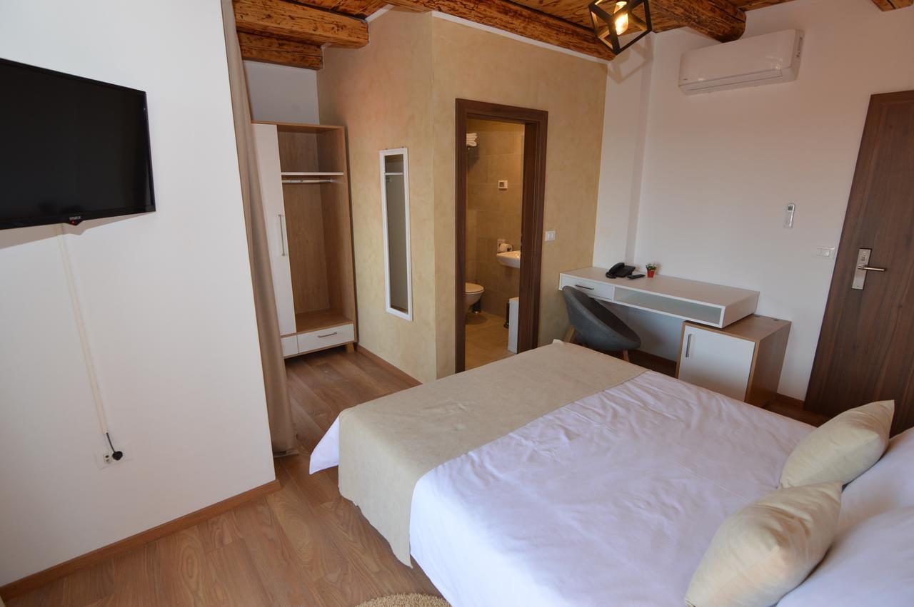 Hotel Natura Vilanija Buitenkant foto