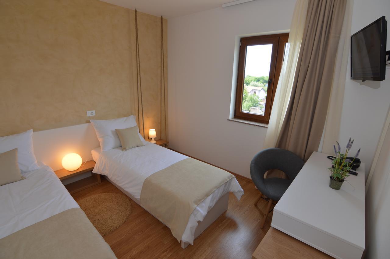 Hotel Natura Vilanija Buitenkant foto