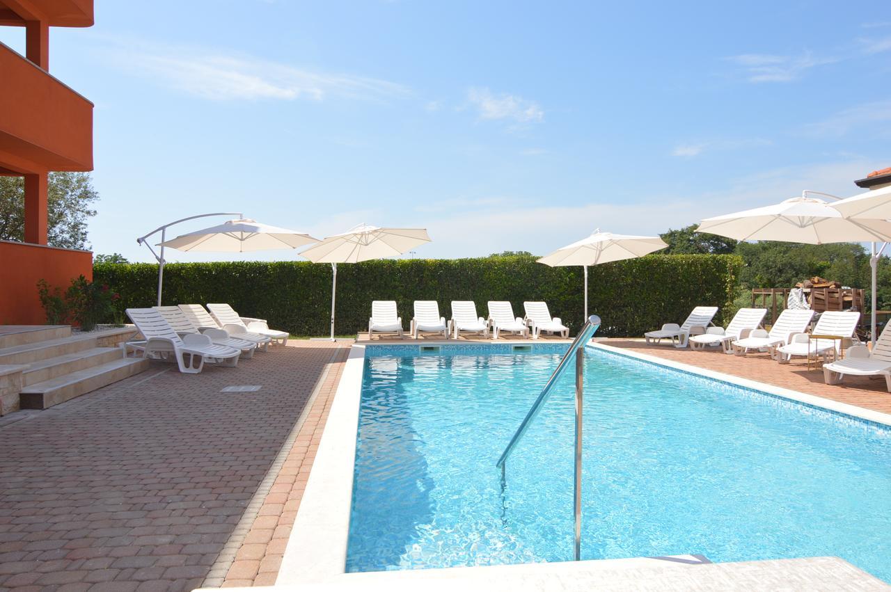 Hotel Natura Vilanija Buitenkant foto