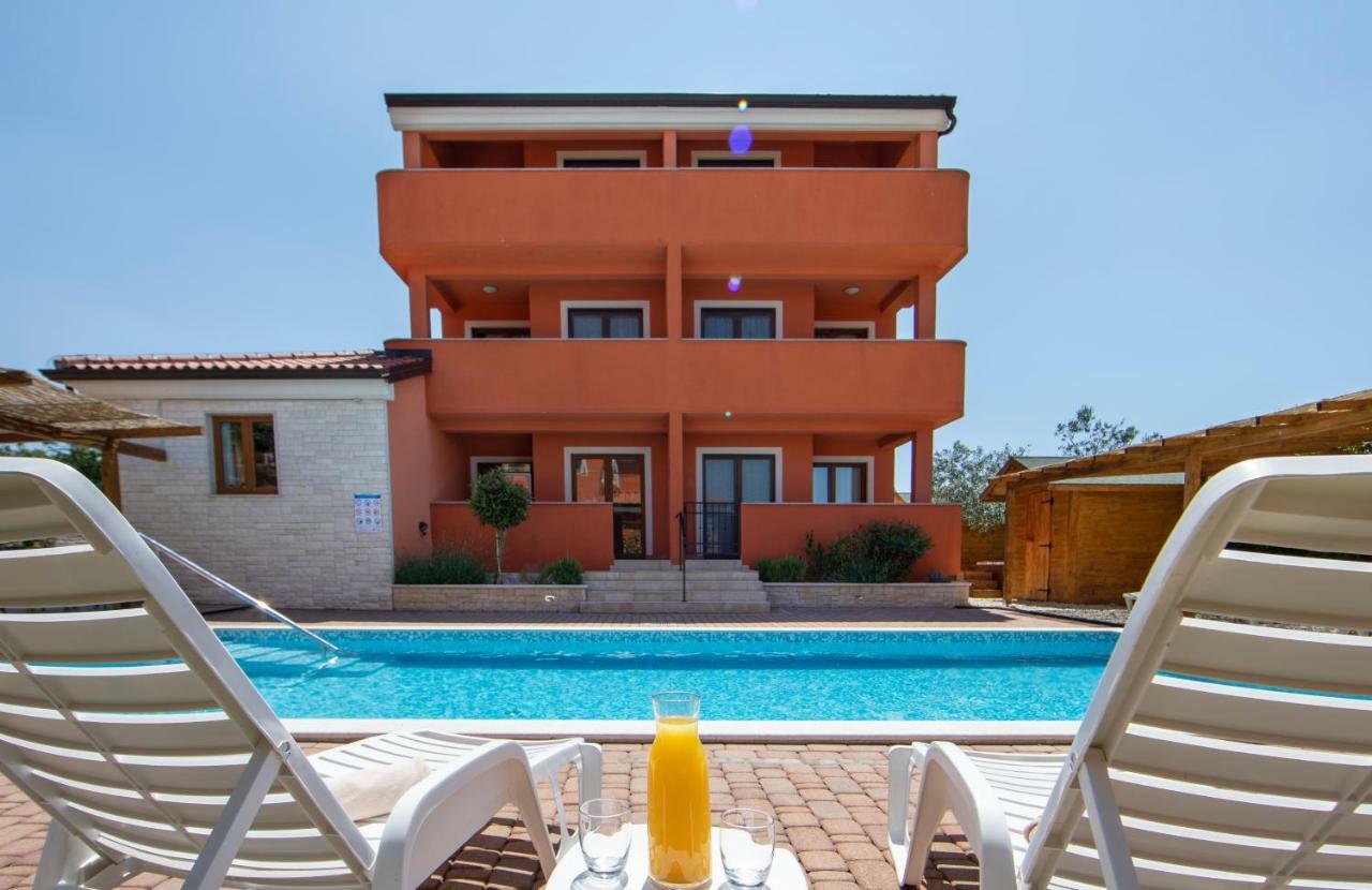 Hotel Natura Vilanija Buitenkant foto